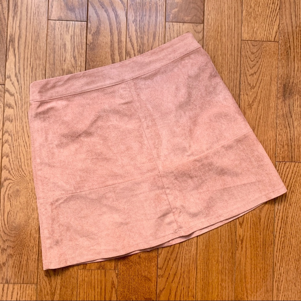 [SOLD] Mauve Suede Shenandoah Mini Skirt | Lulu’s - Picture 4 of 8